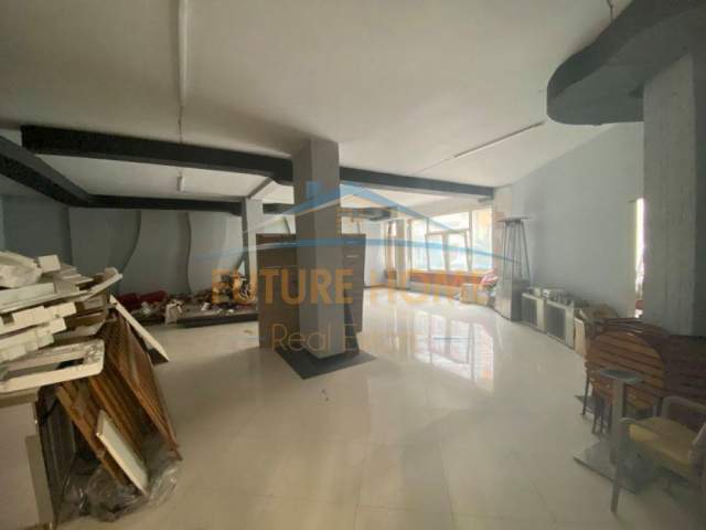 Tirane, jepet me qera ambjent biznesi Kati 1, 405 m² 3.000 Euro (Unaza e Re)