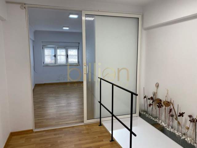 Tirane, jepet me qera ambjent biznesi Kati 1, 122 m² 1.100 Euro (Tek restorant Piazza) Billion2637