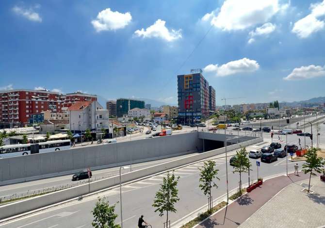 Tirane, jepet me qera ambjent biznesi Kati 1, 240 m² 3.000 € 