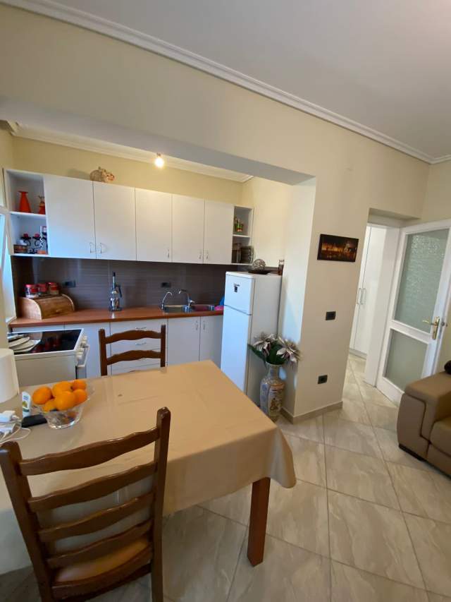 Tirane, shitet apartament 1+1 Kati 5, 57 m² 72.000 Euro (Rruga Siri Kodra)