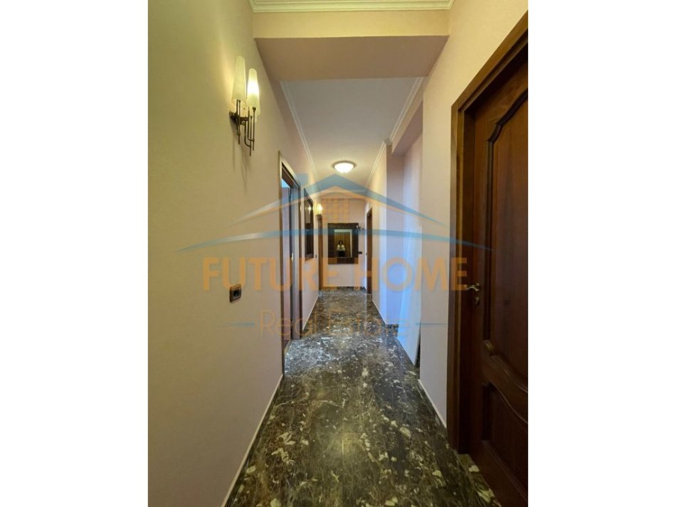 Tirane, jepet me qera apartament 3+1+Ballkon Kati 8, 154 m² 800 € (MYSLYM SHYRI)
