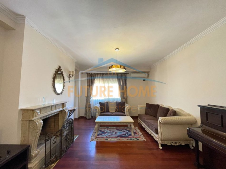 Tirane, jepet me qera apartament 3+1+Ballkon Kati 8, 154 m² 800 € (MYSLYM SHYRI)