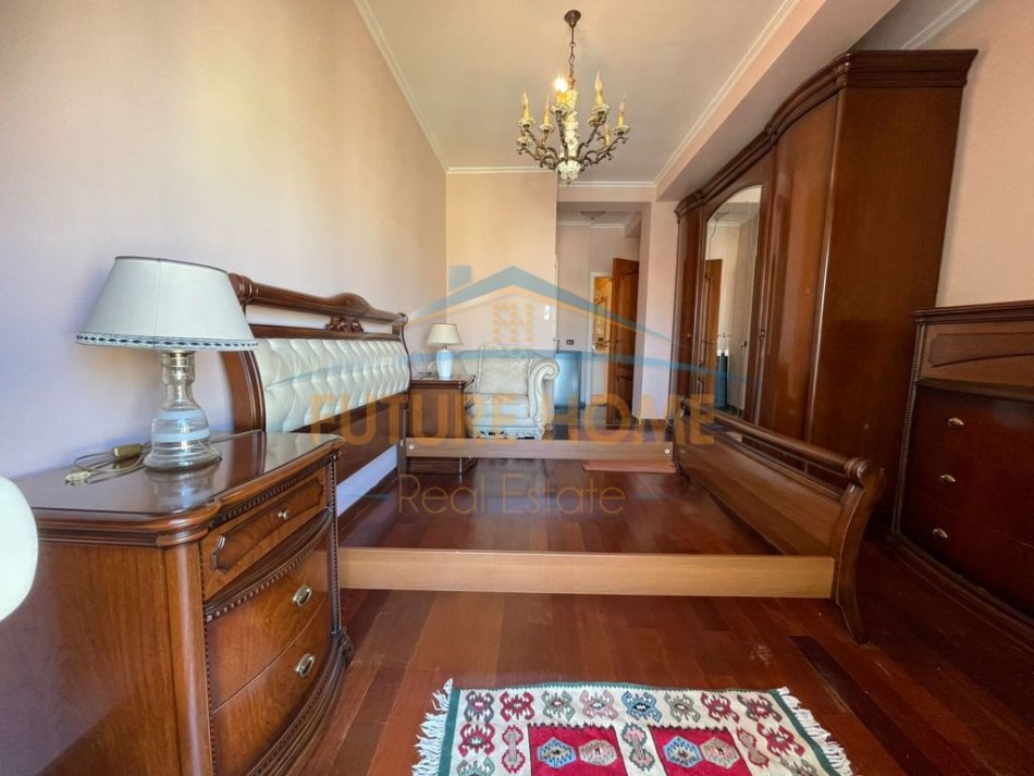 Tirane, jepet me qera apartament 3+1+Ballkon Kati 8, 154 m² 800 € (MYSLYM SHYRI)