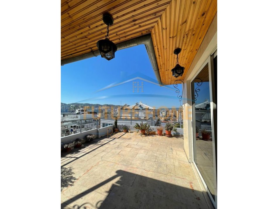 Tirane, jepet me qera apartament 3+1+Ballkon Kati 8, 154 m² 800 € (MYSLYM SHYRI)