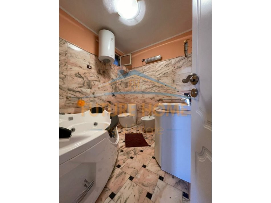 Tirane, jepet me qera apartament 3+1+Ballkon Kati 8, 154 m² 800 € (MYSLYM SHYRI)
