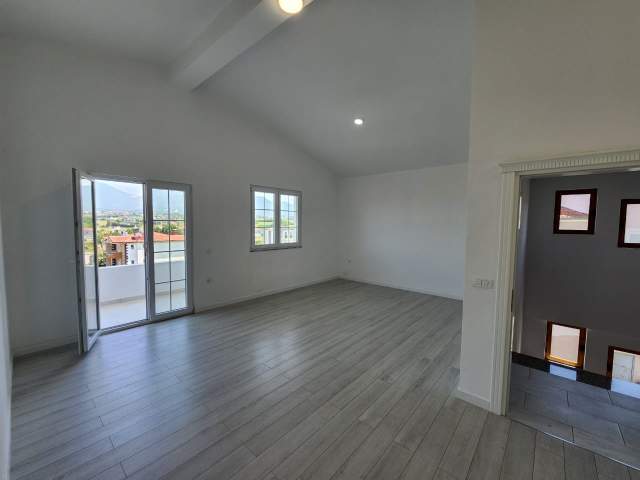 Tirane, jepet me qera Vile 5+1+BLK 500 m² 2.500 Euro (mjull bathore)