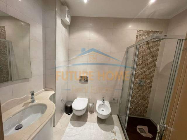 Tirane, jepet me qera apartament 2+1 Kati 8, 120 m² 2.000 Euro