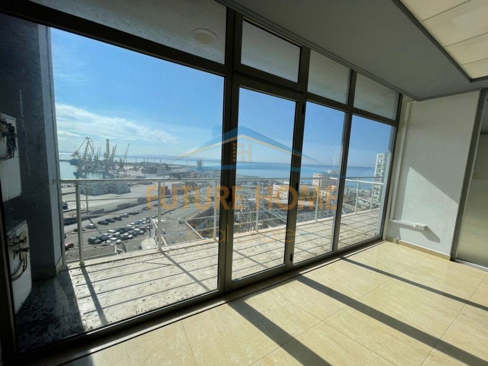 Durres, jepet me qera ambjent biznesi Kati 9, 207 m² 2.000 € (Durres,Vollga)