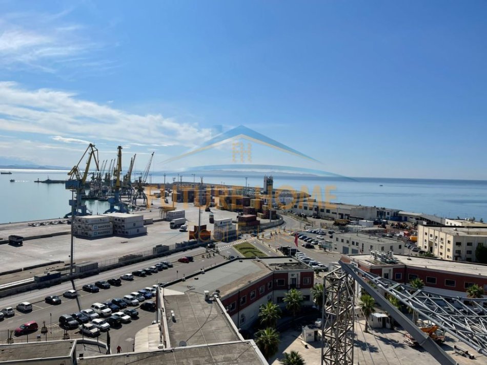 Durres, jepet me qera ambjent biznesi Kati 9, 207 m² 2.000 € (Durres,Vollga)