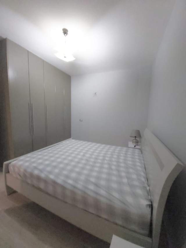 Tirane, jepet me qera garsonier Kati 1, 300 Euro