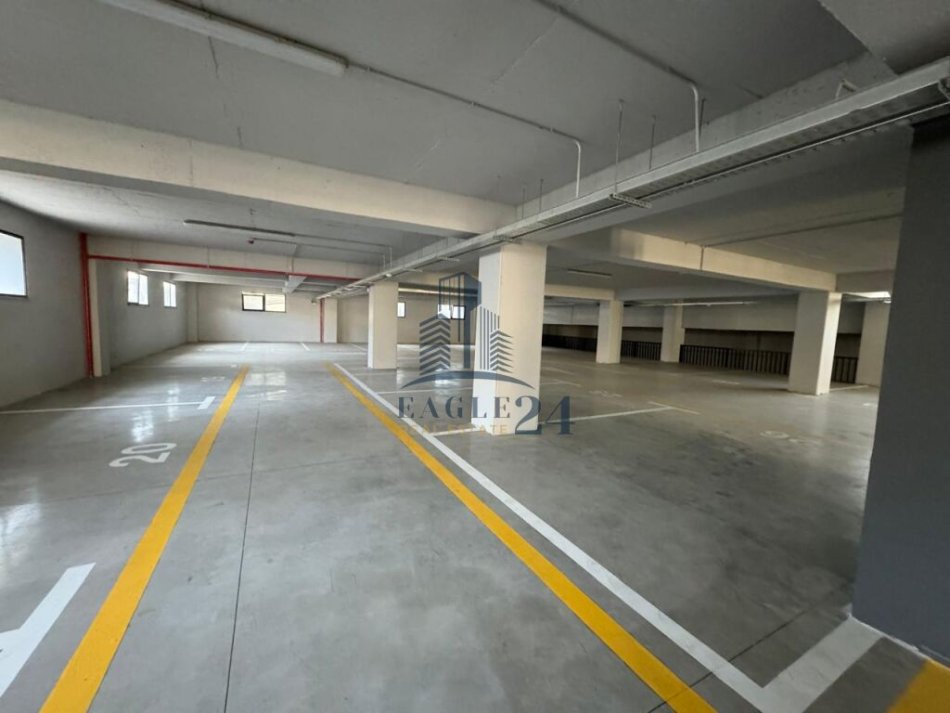 Tirane, jepet me qera ambjent biznesi Kati 0, 4.700 m² 25.000 € (MBIKALIMI I RINASIT)