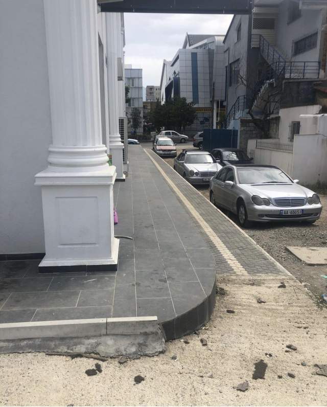Tirane, jepet me qera Kati 1, 75 m² 700 Euro