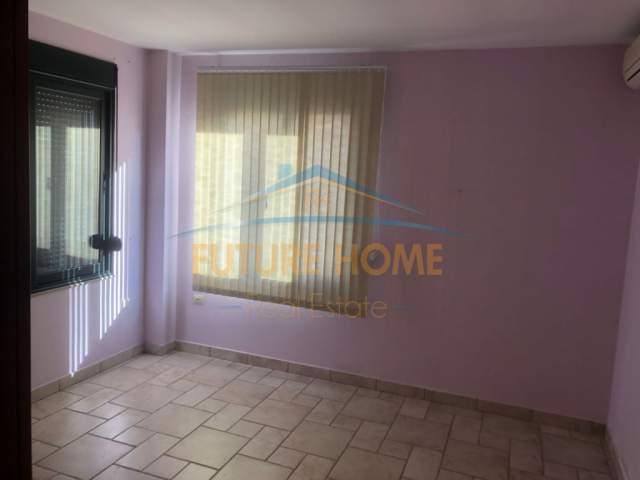 Tirane, jap me qera ambjent biznesi Kati 4, 145 m² 750 Euro (Mbrapa RTSH)