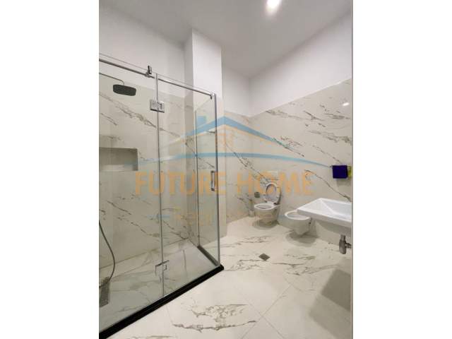 Tirane, jepet me qera apartament 1+1 Kati 1, 110 m² 400 Euro (Liqeni I Thatë)