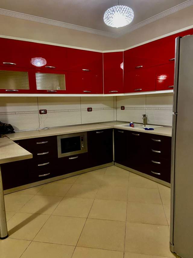 Tirane, jepet me qera apartament 2+1+BLK Kati 3, 105 m² 400 Euro (pallati Molla shpk)