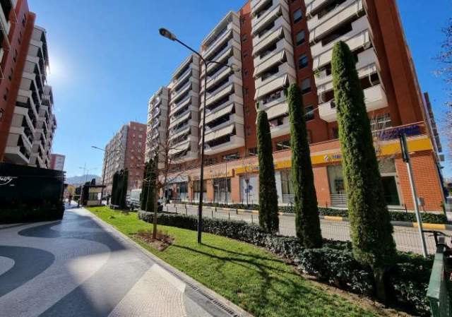 Tirane, ofert dyqan Kati 0, 87 m² 1.600 Euro (kompleksi delijorgji)