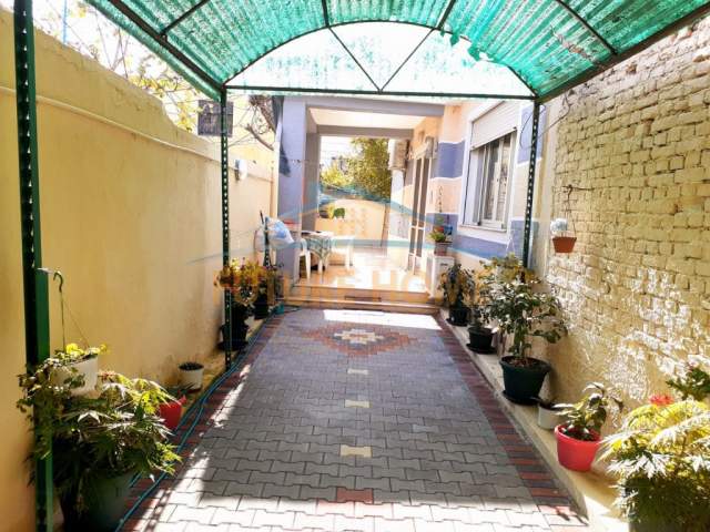 Durres, shitet apartament 2+1+BLK 228 m² 170.000 Euro (Te Lagja E Re, Durres)