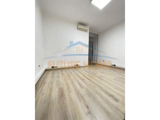 Tirane, jap me qera ambjent biznesi Kati 7, 200 m² 1.400 Euro (Blloku)