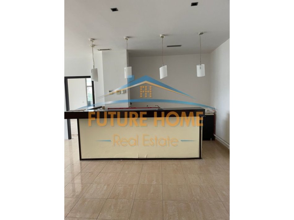 Durres, jepet me qera zyre Kati 2, 100 m² 1.150 € (Taulantia)