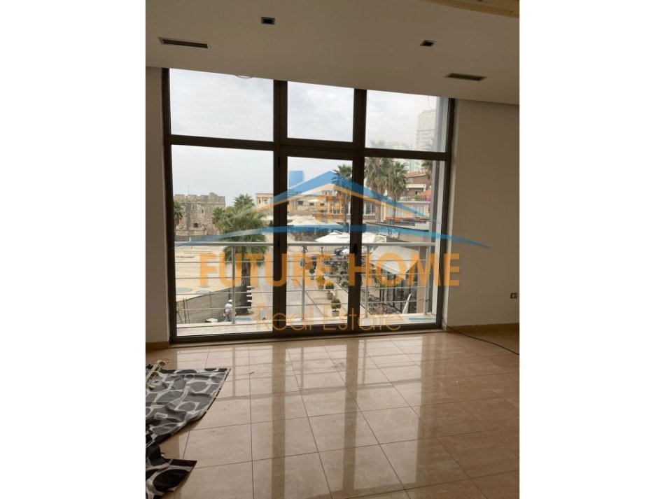 Durres, jepet me qera zyre Kati 2, 100 m² 1.150 € (Taulantia)