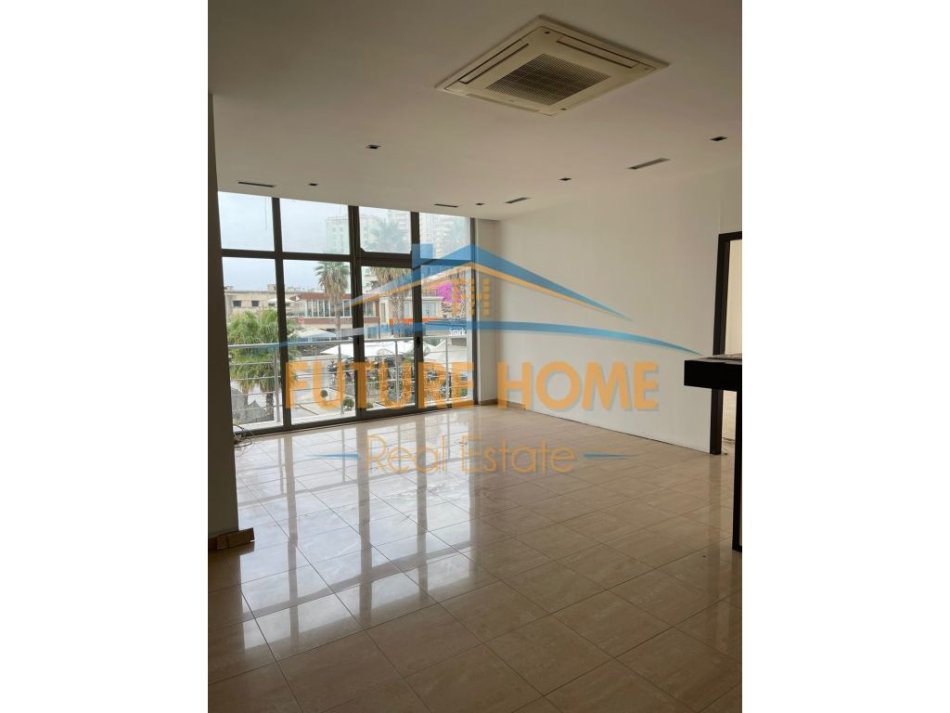 Durres, jepet me qera zyre Kati 2, 100 m² 1.150 € (Taulantia)