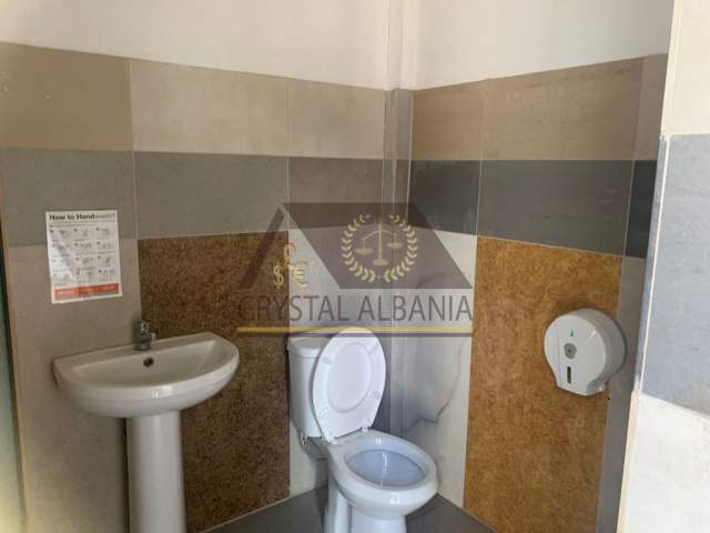 Tirane, jepet me qera ambjent biznesi Kati 0, 160 m² 40.000 Leke (Don Bosko,prane xhamise)