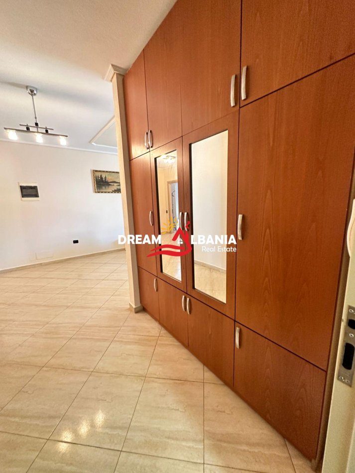 Tirane, jepet me qera apartament 3+1+Ballkon Kati 2, 140 m² 550 € 