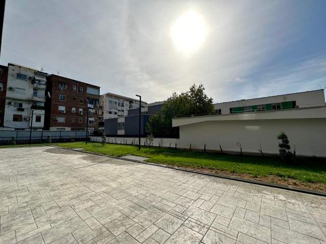 Tirane, jap me qera ambjent biznesi Kati 0, 22 m² 400 Euro (Tefta Tashko koco)
