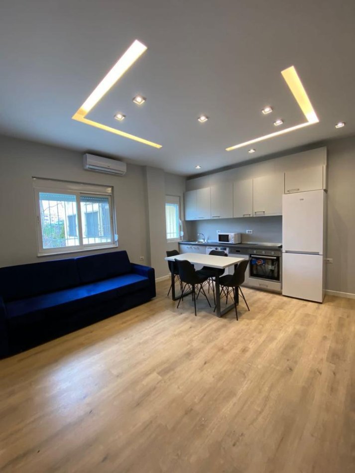 Tirane, jepet me qera apartament 1+1 Kati 2, 55 m² 500 € (21 Dhjetori)