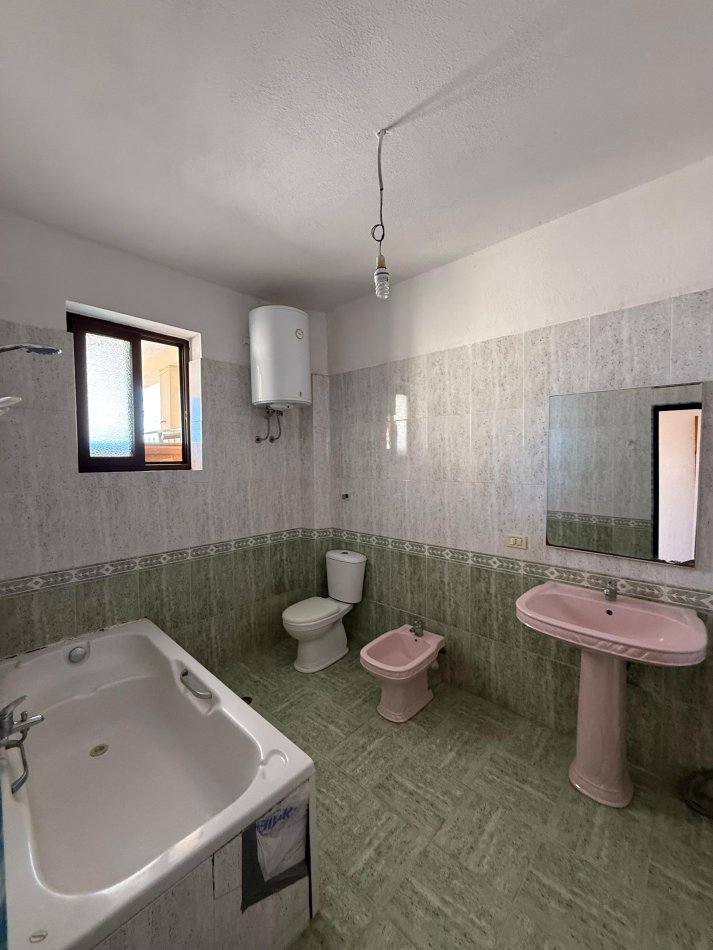 Durres, jepet me qera apartament 4+1 Kati 3, 300 € 