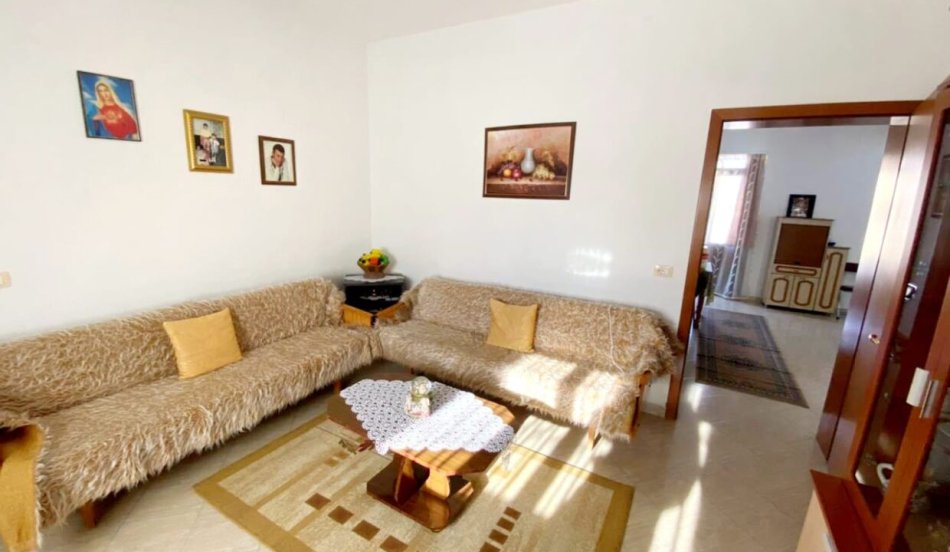 Kavaje, shitet Vile 4+1+Aneks+Ballkon , 393 m² 120.000 € (rruga Egnatia , Kavaje)
