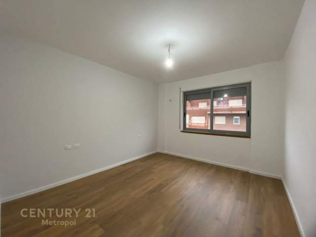 Tirane, shitet apartament 2+1+BLK Kati 5, 105 m² 93.000 Euro (Rruga Sotir Caci)