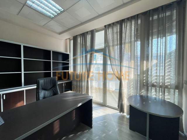 Tirane, jap me qera ambjent biznesi Kati 2, 90 m² 700 Euro