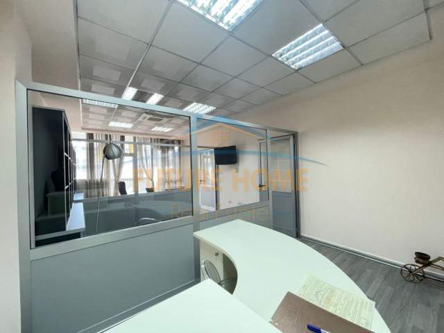 Tirane, jap me qera ambjent biznesi Kati 2, 90 m² 700 Euro