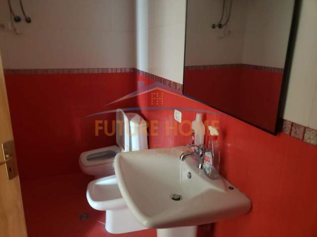Tirane, shes apartament 2+1+BLK Kati 7, 121 m² 146.000 Euro (Rruga e Barrikadave)