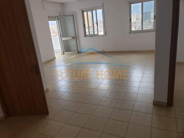 Tirane, shes apartament 2+1+BLK Kati 7, 121 m² 146.000 Euro (Rruga e Barrikadave)