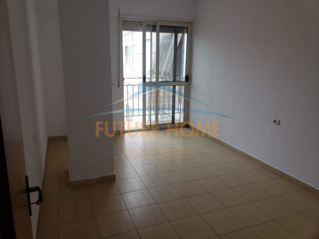 Tirane, shes apartament 2+1+BLK Kati 7, 121 m² 146.000 Euro (Rruga e Barrikadave)