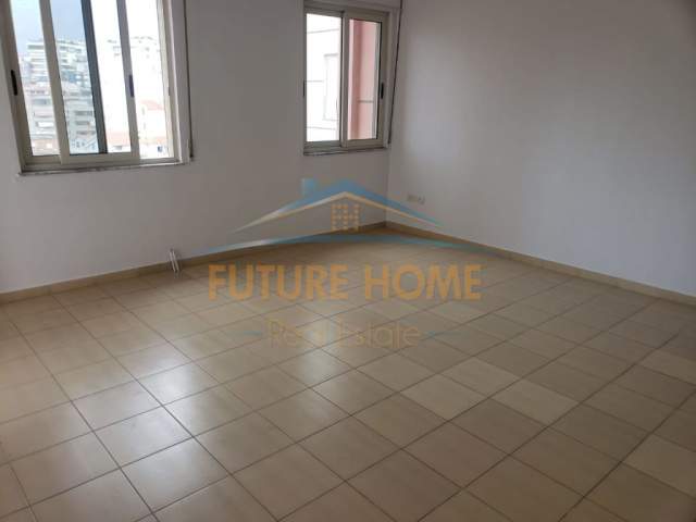 Tirane, shes apartament 2+1+BLK Kati 7, 121 m² 146.000 Euro (Rruga e Barrikadave)