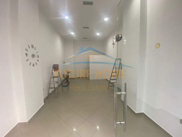 Tirane, jap me qera ambjent biznesi Kati 0, 32 m² 280 Euro (zef jubani)