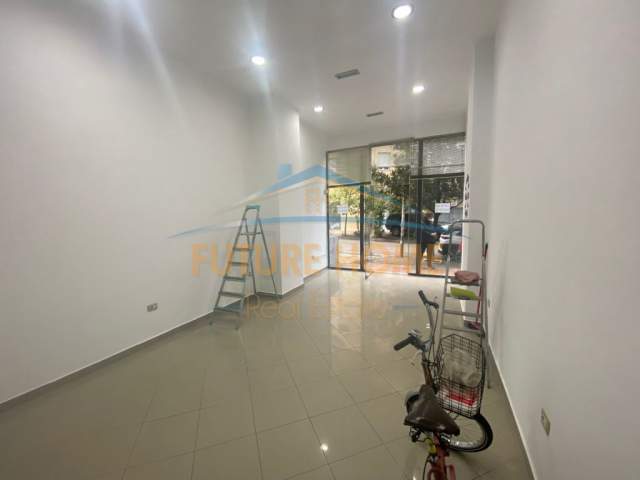 Tirane, jap me qera ambjent biznesi Kati 0, 32 m² 280 Euro (zef jubani)