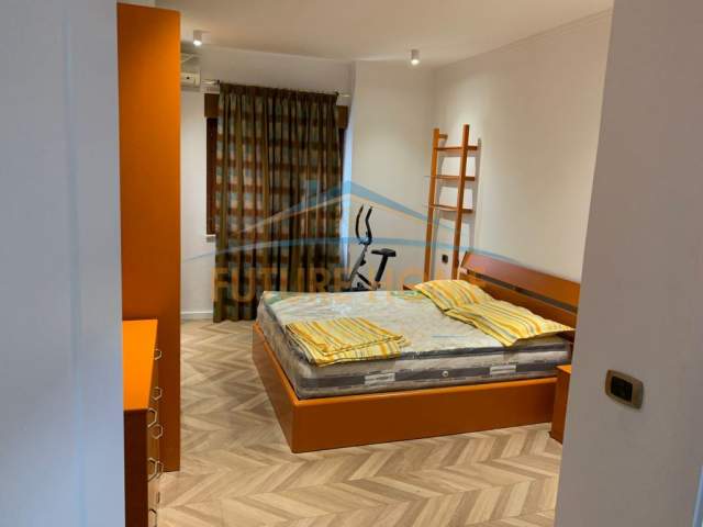 Tirane, jap me qera apartament 2+1+BLK Kati 9, 100 m² 700 Euro (Qender)