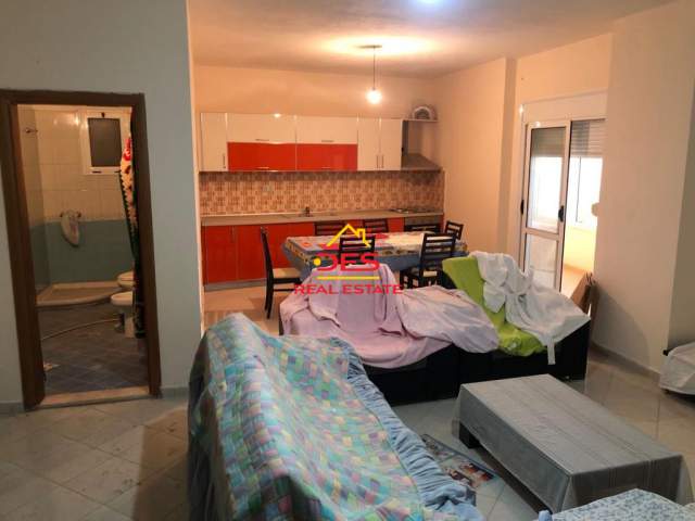Vlore, shitet apartament 1+1+BLK Kati 5, 85 m² 85.000 Euro (Rruga Kosova)