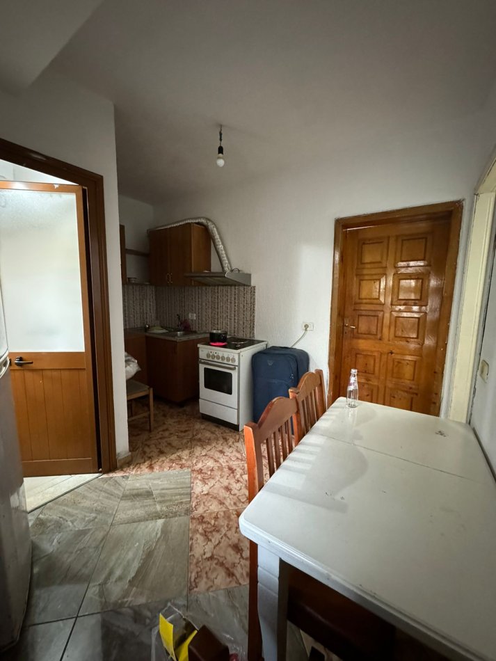 Tirane, jepet me qera apartament 2+1 Kati 1, 75 m² 350 € (QSUT)