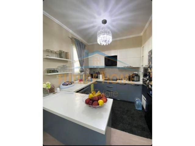 Tirane, shes apartament 3+1+BLK Kati 8, 138 m² 135.000 Euro (Rruga Teodor Keko)