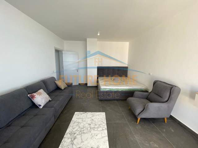 Durres, jepet me qera apartament 2+1 Kati 5, 120 m² 800 Euro (VOLLGA)