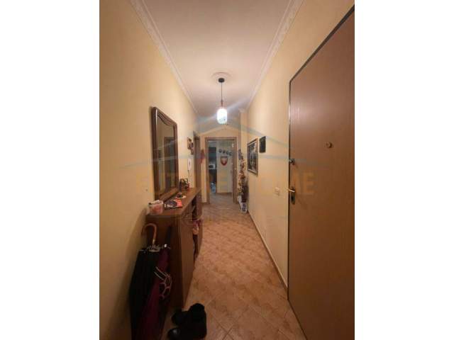 Tirane, shitet apartament 2+1 Kati 8, 105 m² 75.000 Euro (vila l)