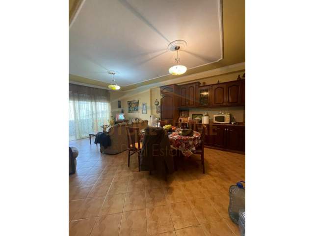 Tirane, shitet apartament 2+1 Kati 8, 105 m² 75.000 Euro (vila l)