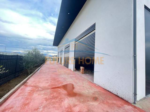 Tirane, jap me qera ambjent biznesi Kati 0, 746 m² 1.500 Euro (arban)