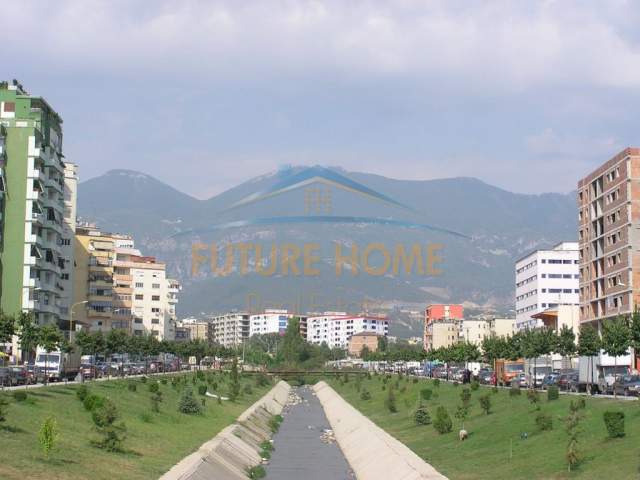 Tirane, shes ambjent biznesi Kati 0, 46 m² 210.000 Euro (Brryli)