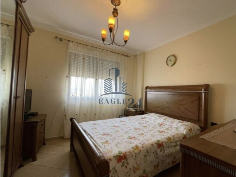 Tirane, shes apartament 1+1+Ballkon Kati 6, 78 m² 99.000 € (fresku)